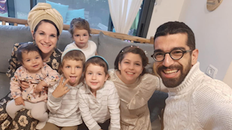 חנן בן ארי ומשפחתו, צילום: אינסטגרם חנן בן ארי